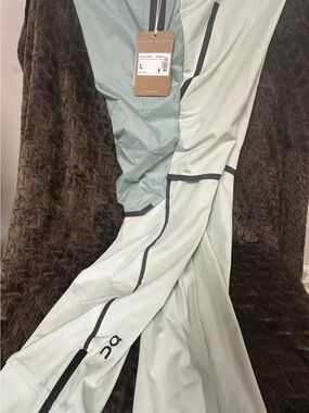 On Running Sea/Surf Light Mint Green Running Pants with Black Accents